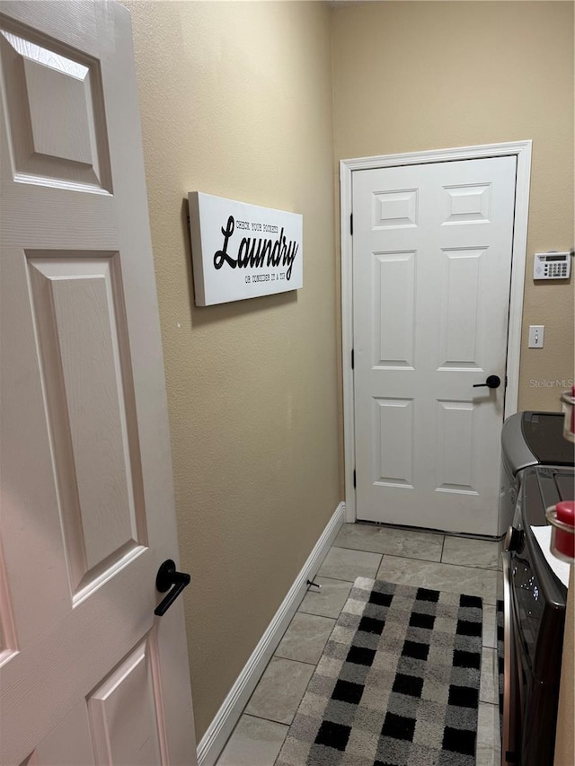 1747 Wood Brook St, Tarpon Springs, FL 34689 - entryway with baseboards