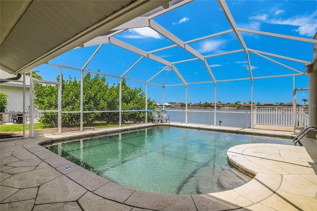 1109 SW 44th St, Cape Coral, FL 33914 - swimming pool featuring a patio area and glass enclosure