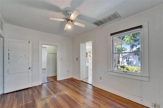 5603 Palmetto Rd, New Port Richey, FL 34652 - entrance foyer with visible vents, ornamental molding, a ceiling fan, and hardwood / wood-style floors