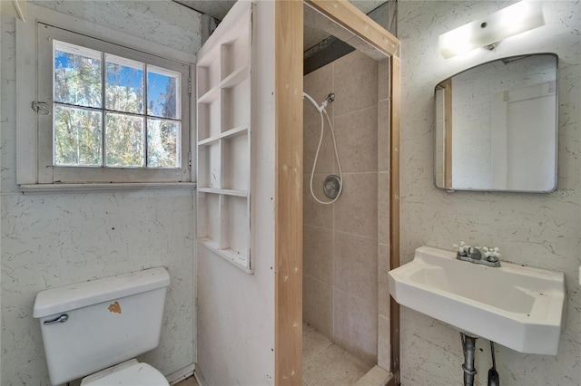 5603 Palmetto Rd, New Port Richey, FL 34652 - bathroom featuring a sink, a tile shower, and toilet