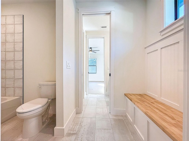 full bathroom featuring toilet, baseboards, visible vents, and a bathtub