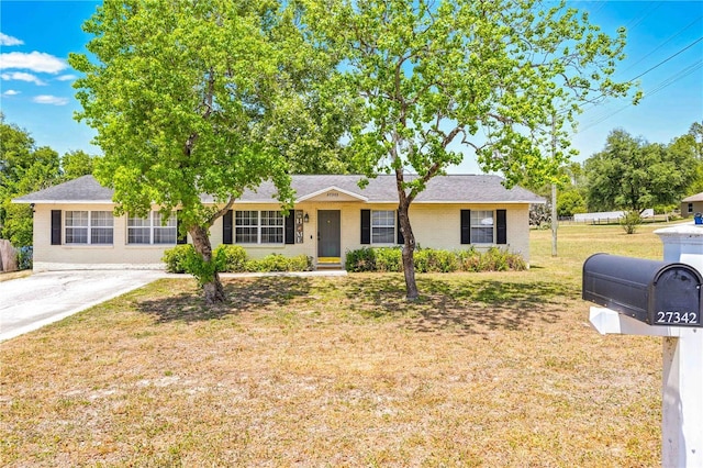 single story home featuring brick siding and a front lawn