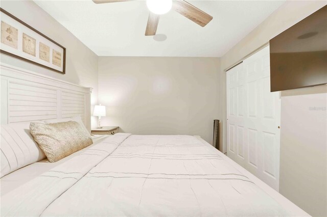 bedroom with a ceiling fan and a closet