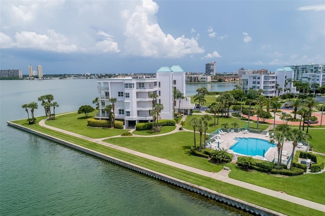bird's eye view with a water view