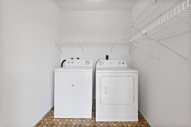 laundry area with baseboards, laundry area, and washing machine and clothes dryer