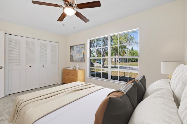 bedroom featuring carpet floors, ceiling fan, and a closet