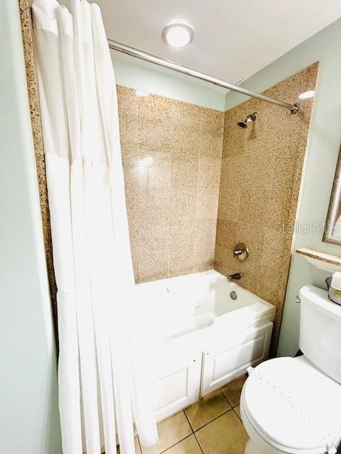 13415 Blue Heron Beach Dr Unit 1006, Orlando, FL 32821 - bathroom featuring tile patterned flooring, toilet, and shower / tub combo