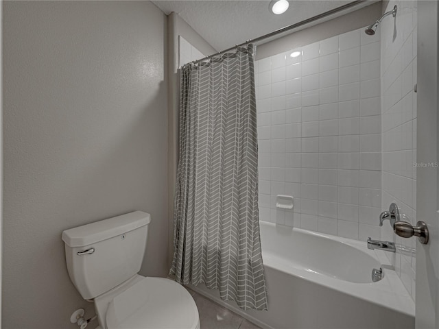 413 Royal Empress Dr, Ruskin, FL 33570 - full bath with toilet, shower / tub combo, and recessed lighting