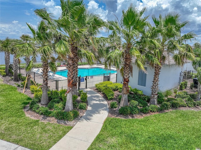 413 Royal Empress Dr, Ruskin, FL 33570 - surrounding community with a swimming pool