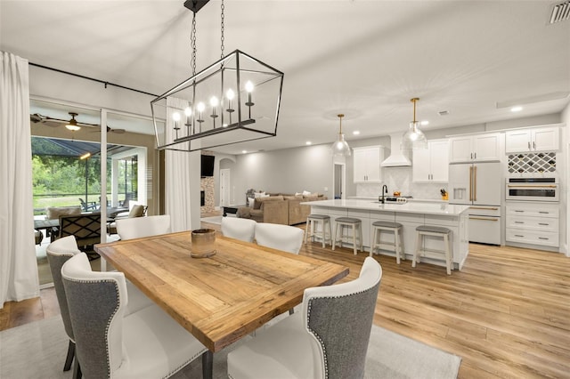 dining space featuring a ceiling fan, recessed lighting, light wood-style flooring, and visible vents
