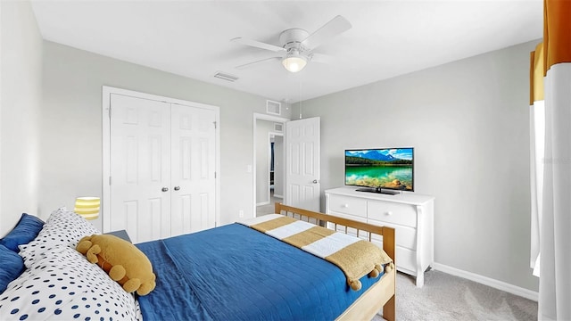 bedroom featuring visible vents, a closet, light carpet, baseboards, and a ceiling fan