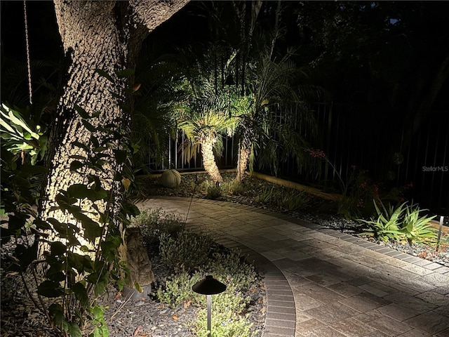 1750 Arabian Ln, Palm Harbor, FL 34685 - surrounding community with a patio area