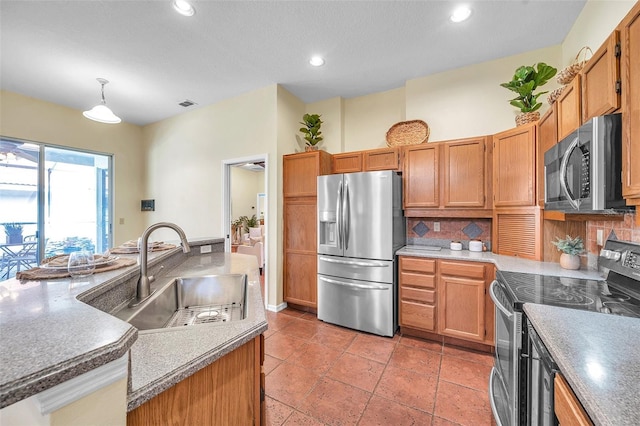 kitchen featuring a sink, stainless steel appliances, recessed lighting, decorative backsplash, and visible vents