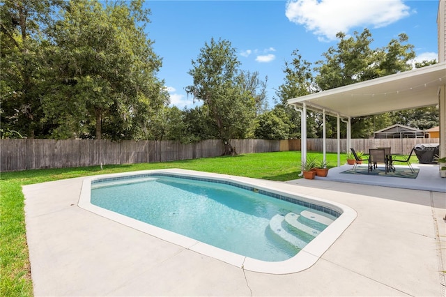 2512 Rustic Oaks Dr, Lutz, FL 33559 - view of swimming pool featuring a patio