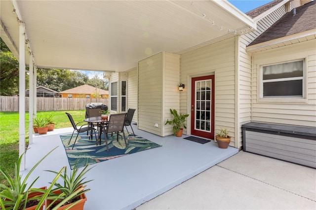 2512 Rustic Oaks Dr, Lutz, FL 33559 - view of patio / terrace featuring outdoor dining space