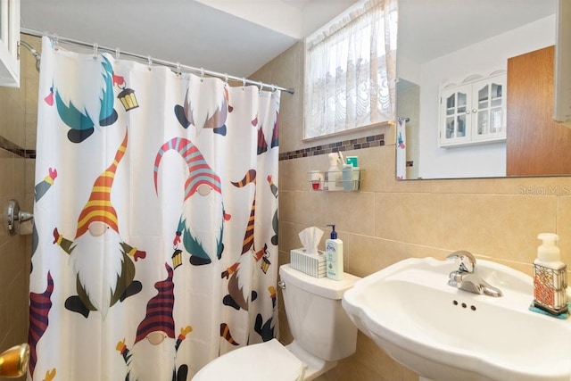 7534 Culberson Dr, Port Richey, FL 34668 - full bath featuring a sink, tile walls, toilet, and curtained shower