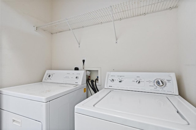 20221 Vintage Oaks Pl, Tampa, FL 33647 - washroom featuring independent washer and dryer