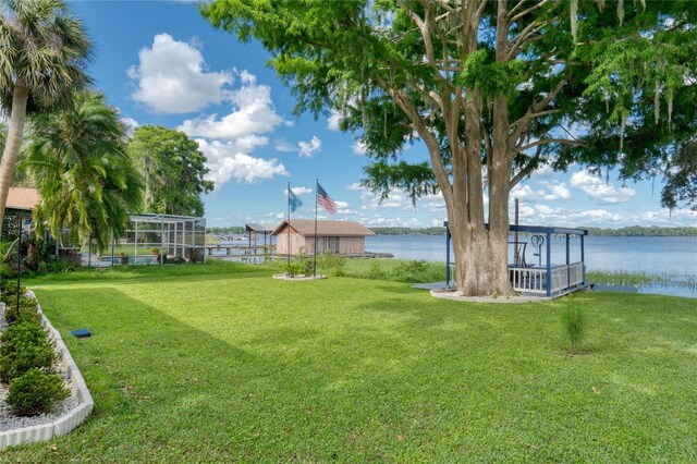 297 Lakeview Dr, Tarpon Springs, FL 34689 - view of grassy yard featuring a water view