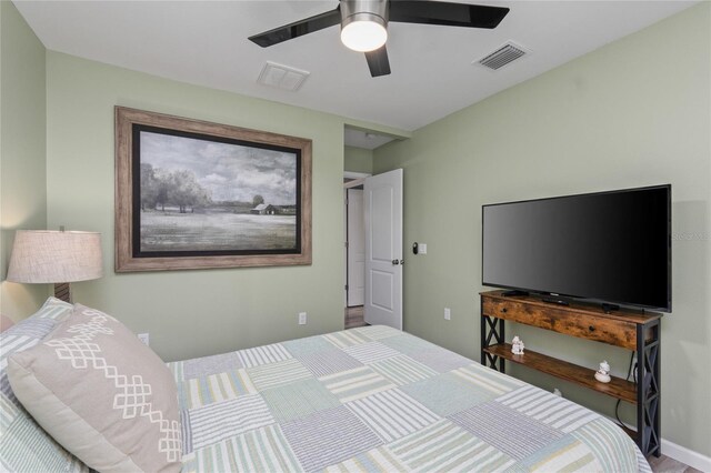 297 Lakeview Dr, Tarpon Springs, FL 34689 - bedroom with a ceiling fan