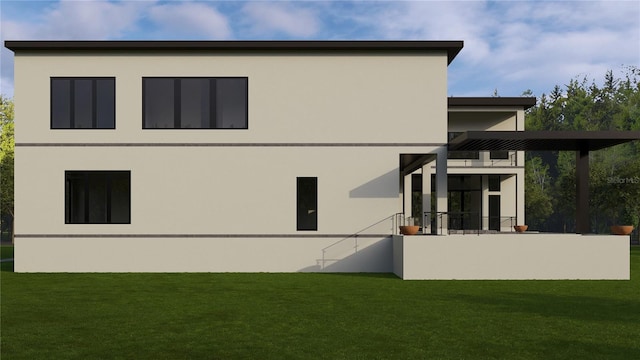 602 Channel Dr, Tampa, FL 33606 - rear view of house featuring a lawn, stucco siding, and a sunroom
