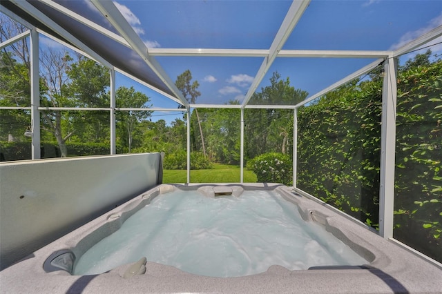 sunroom / solarium featuring a jacuzzi