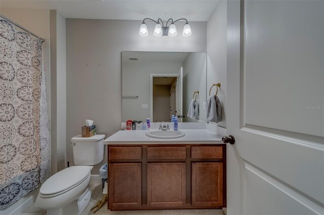 full bath featuring toilet, a shower with curtain, visible vents, and vanity