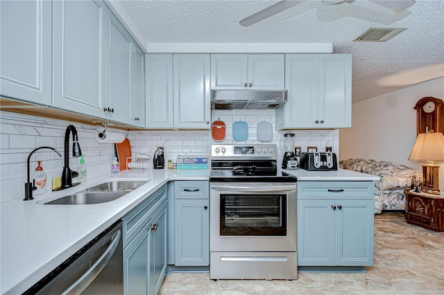 kitchen with a textured ceiling, visible vents, appliances with stainless steel finishes, a sink, and under cabinet range hood