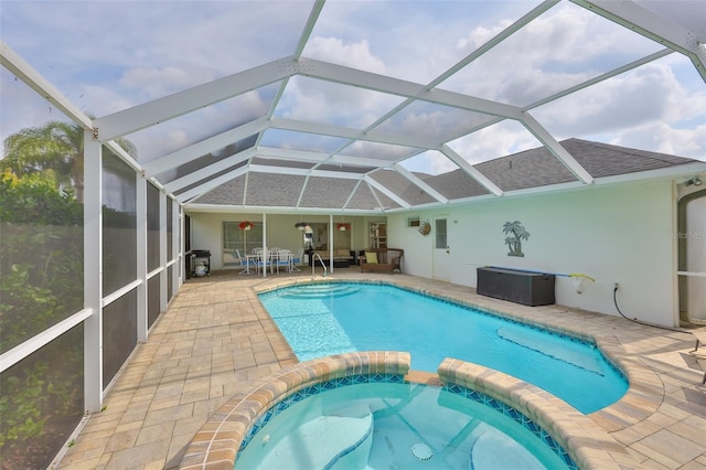 6332 35th Avenue Cir E, Palmetto, FL 34221 - view of swimming pool featuring a patio area, a pool with connected hot tub, and a lanai