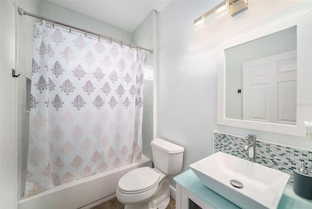 8407 Hunters Fork Loop, Ruskin, FL 33573 - bathroom with vanity, toilet, backsplash, and shower / bath combo with shower curtain