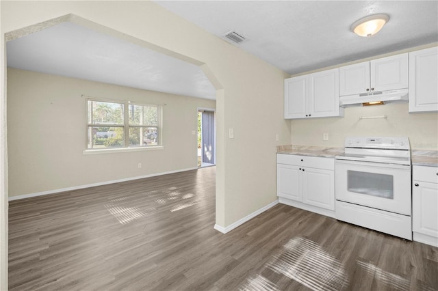 kitchen featuring under cabinet range hood, visible vents, arched walkways, white cabinets, and electric range