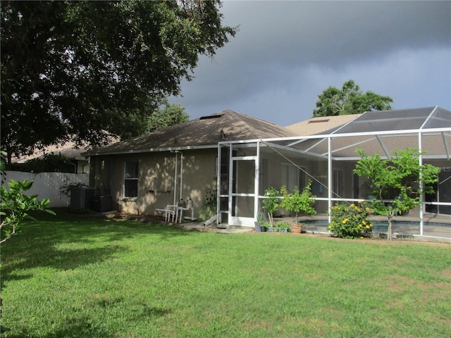 2213 Towering Oaks Cir, Seffner, FL 33584 - back of property featuring an outdoor pool and a lanai