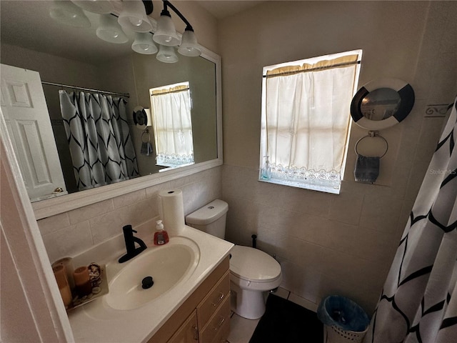 1101 Alcazar Way S, Saint Petersburg, FL 33705 - bathroom featuring tile walls, vanity, toilet, and curtained shower