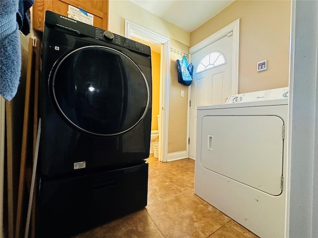 1101 Alcazar Way S, Saint Petersburg, FL 33705 - clothes washing area featuring laundry area, light tile patterned floors, and washing machine and clothes dryer