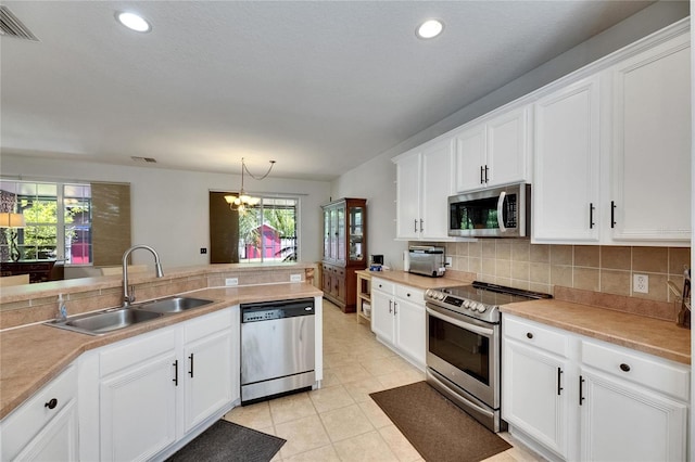 10636 Dawns Light Dr, Riverview, FL 33578 - kitchen featuring stainless steel appliances, a sink, healthy amount of natural light, backsplash, and recessed lighting