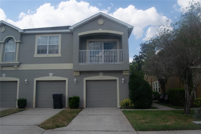 view of property with stucco siding and driveway