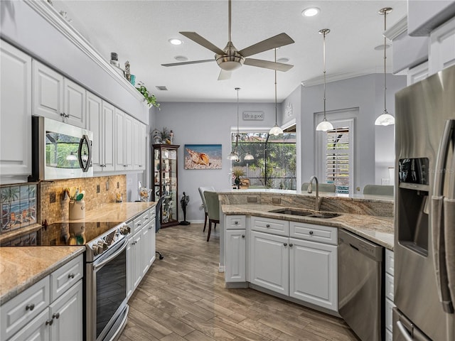 2908 89th Ave E, Parrish, FL 34219 - kitchen featuring appliances with stainless steel finishes, a sink, ceiling fan, baseboards, and white cabinetry