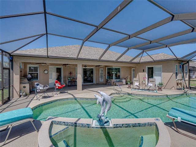 2908 89th Ave E, Parrish, FL 34219 - view of pool featuring a pool with connected hot tub, ceiling fan, a patio, and glass enclosure