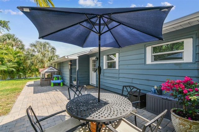4403 W Bay Court Ave, Tampa, FL 33611 - view of patio with outdoor dining space