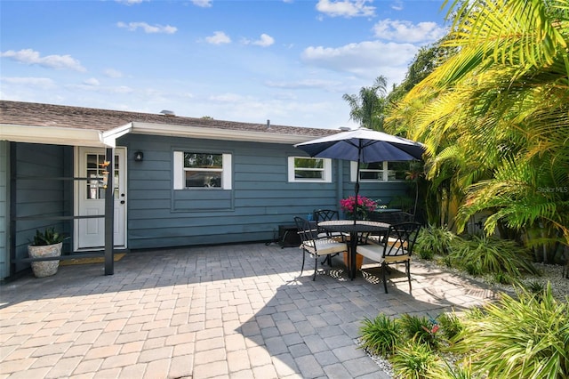 4403 W Bay Court Ave, Tampa, FL 33611 - view of patio / terrace with outdoor dining space