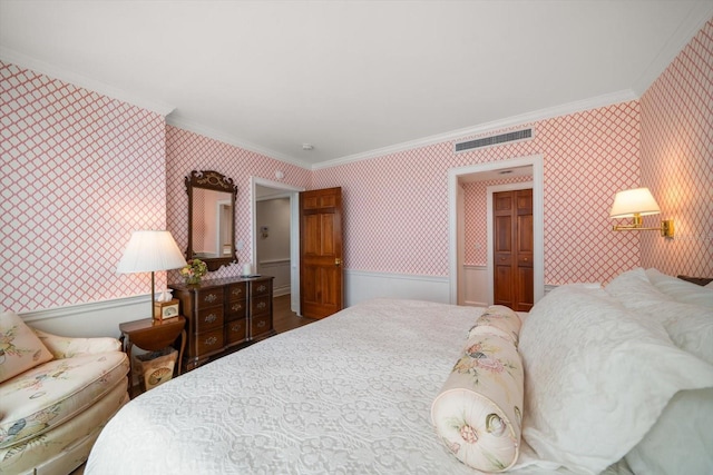 4 Belleview Blvd Unit 802, Belleair, FL 33756 - bedroom featuring crown molding, a wainscoted wall, visible vents, and wallpapered walls
