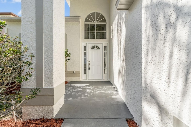 view of exterior entry featuring stucco siding