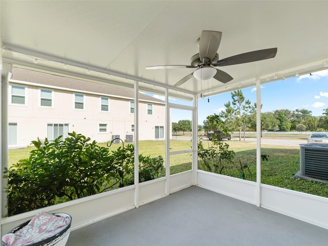 unfurnished sunroom featuring a healthy amount of sunlight and a ceiling fan