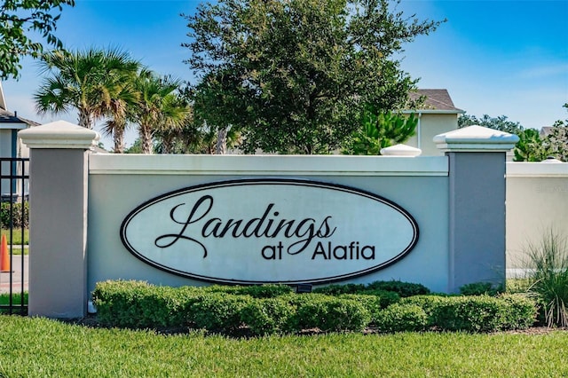 view of community / neighborhood sign