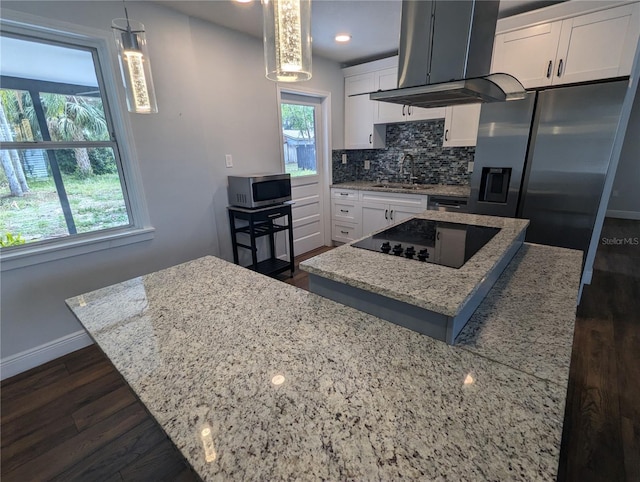 kitchen featuring stainless steel appliances, island range hood, a sink, a center island, and decorative backsplash