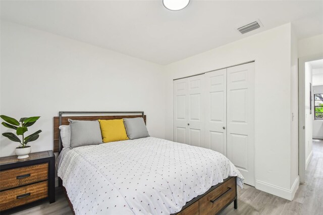 2953 Yucca Ct, Palm Harbor, FL 34684 - bedroom with light wood-type flooring, a closet, and baseboards