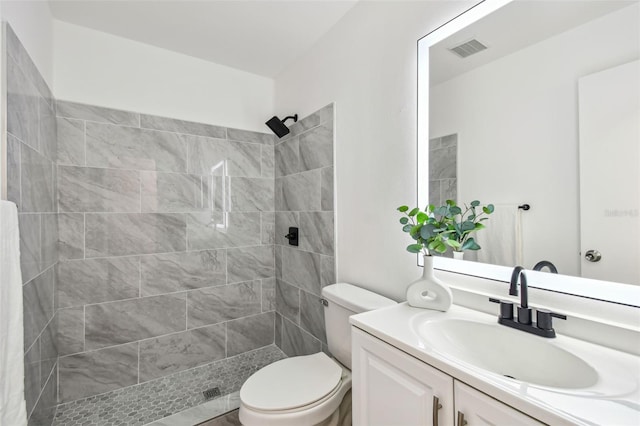 2953 Yucca Ct, Palm Harbor, FL 34684 - full bathroom featuring tiled shower, vanity, and toilet