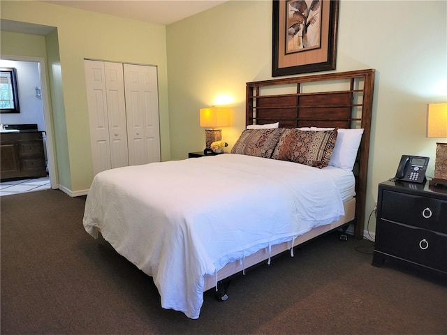 3506 54th Dr W Unit 108, Bradenton, FL 34210 - carpeted bedroom featuring a closet, connected bathroom, and baseboards