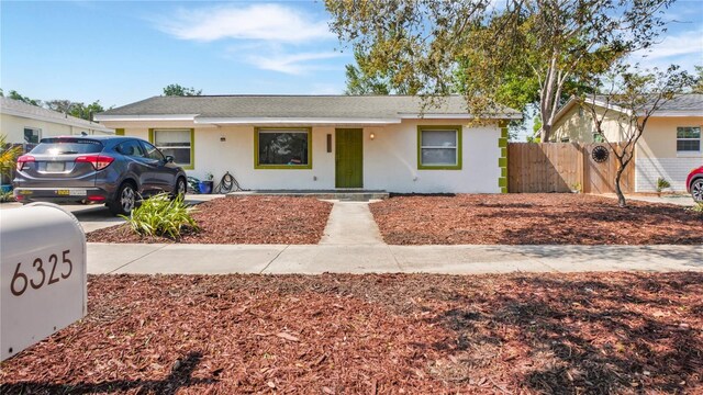 6325 9th Ave S, Gulfport, FL 33707 - bungalow featuring stucco siding and fence