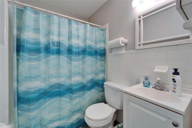 126 Ridgewood Ave, Brandon, FL 33510 - bathroom featuring vanity, toilet, a shower with curtain, and tile walls