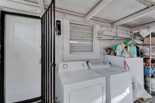 126 Ridgewood Ave, Brandon, FL 33510 - washroom featuring laundry area and independent washer and dryer